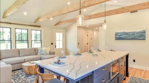 Renovated kitchen less than 2 miles to Beach!