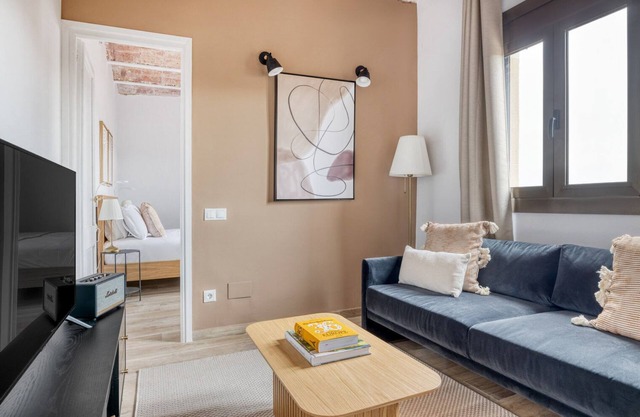 Renovated La Dreta de L'Eixample 2BR, by Blueground