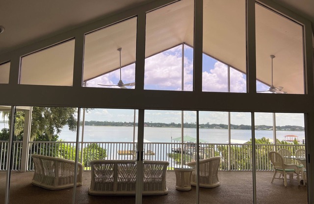 Renovated Lakefront, 4 Bdrms, 3 Bath, Dock, Sunset Views, Huge Screened Porch