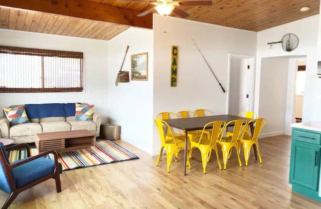 Renovated lakeside cabin with swimming pool & resort amenities!