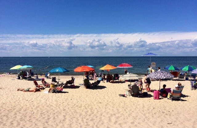 Schritte zum Strand, entspannen Sie in unserem offenen und luftigen Strandhaus