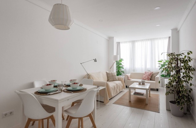 Renovated & Light Filled Near Belém, by TimeCooler