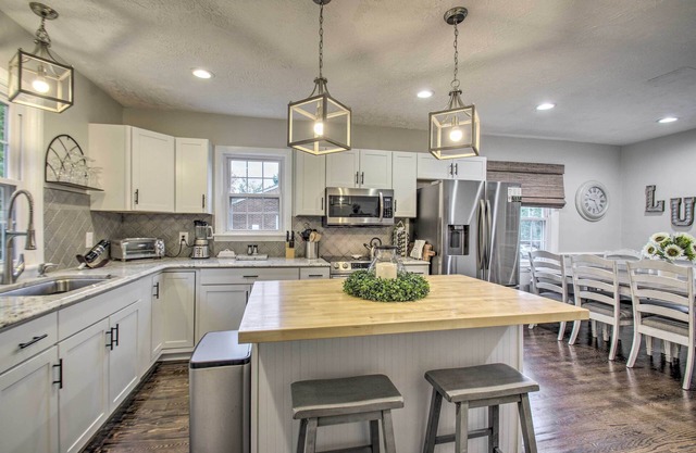 NEW! Renovated Lynchburg House ~ 2 Mi to Downtown!