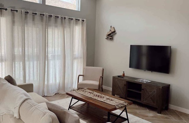 Renovated Modern Farmhouse Stay