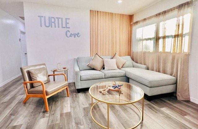 Renovated & Modern, Near Beach & Casino, BBQ