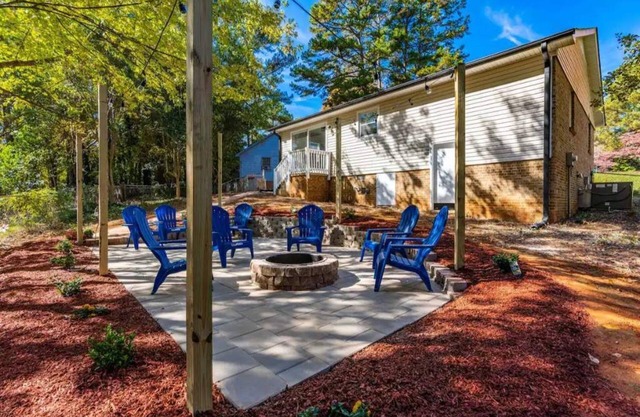 Renovated N Raleigh home w firepit wifi & king bed