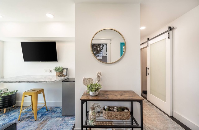 Renovated Ocean View Harbor Homen