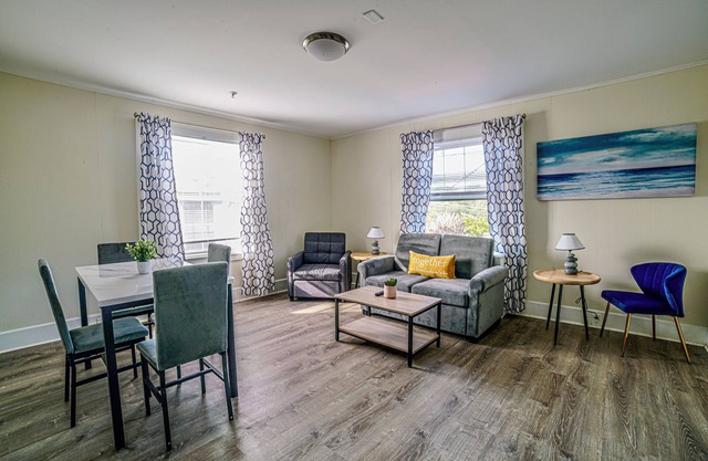 Renovated One Bedroom in Falmouth Downtown close to the beach