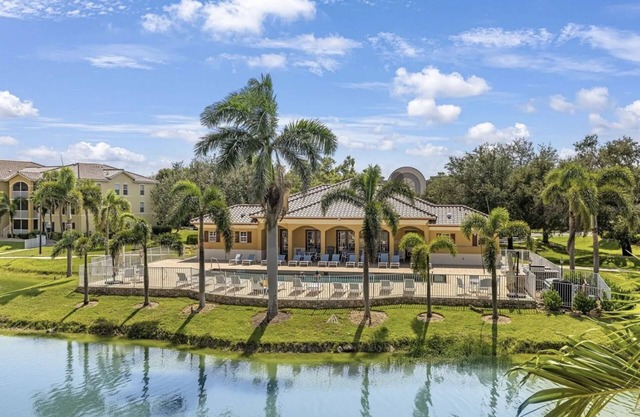 Renovated | Resort Like Condo | Salt Water Pool | Fort Myers
