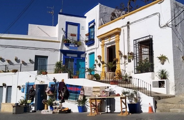 Renovated rural Andalusian cottage for singles or couples with or without pets, wifi.