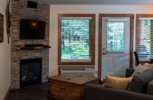 Renovated Stylish Condo Close To Everything -Downtown Tremblant