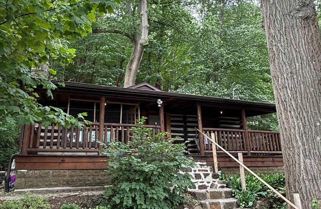 Renovated Summer Cabin in Atlantic Highlands – Walk to NYC Ferry!