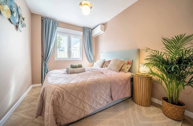 Renovated Sunny Bungalow with Private Garden