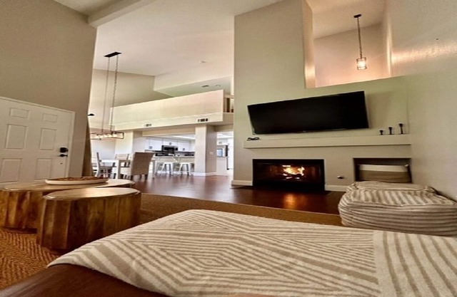 Renovated Townhome - 10 Minutes to Laguna Beach