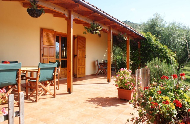Neu dekorierte, traditionelle, Griechische Villa, mit Blick aufs Meer, 5 Acker