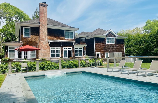 Neu renoviertes 5 + Strandhaus an der Bucht mit Pool, ideal für Familienfeiern