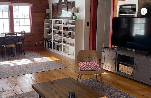 Renovated Vermont farmhouse w/ fire-pit, patio, large backyard!