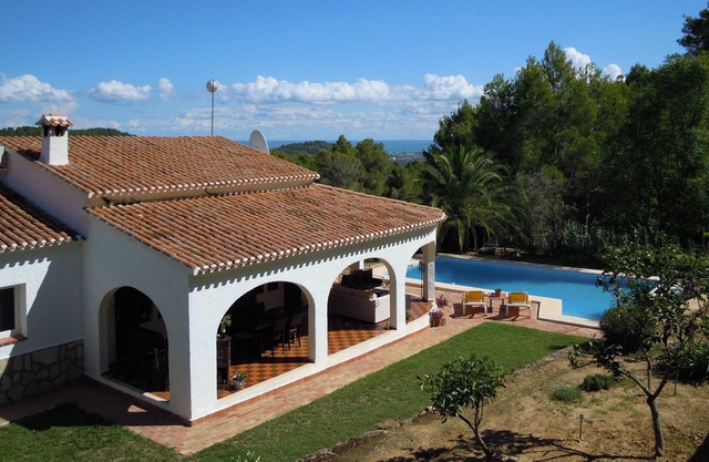 Renovierte Villa, modernen Interieur, Offene Design mit Pool und Garten, und AC