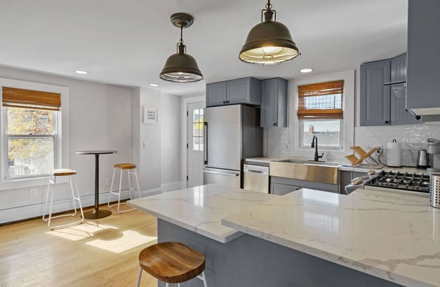 Renovated Water Haus ⎥ +8 beds ⎥ Historic Waterfront