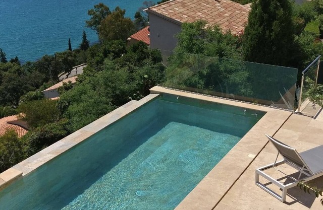 Rent 1 or 2 studios (from 2 to 5 P.) in Villa "Soleil Levant" at Rayol Canadel