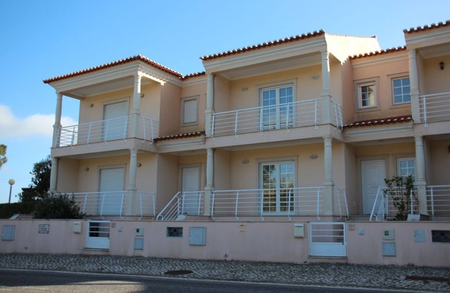MIETEN SIE HAUSTYP 4 IN WOHNUNG MIT POOL.