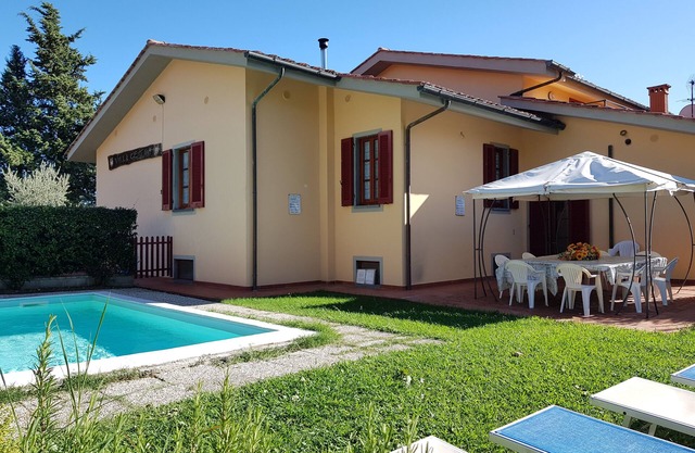 Villa mit privatem Pool, in der Nähe von Lucca, 5 Schlafzimmer, 4 Badezimmer.