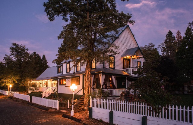 Mieten Sie das gesamte historische Avery Hotel Sierra