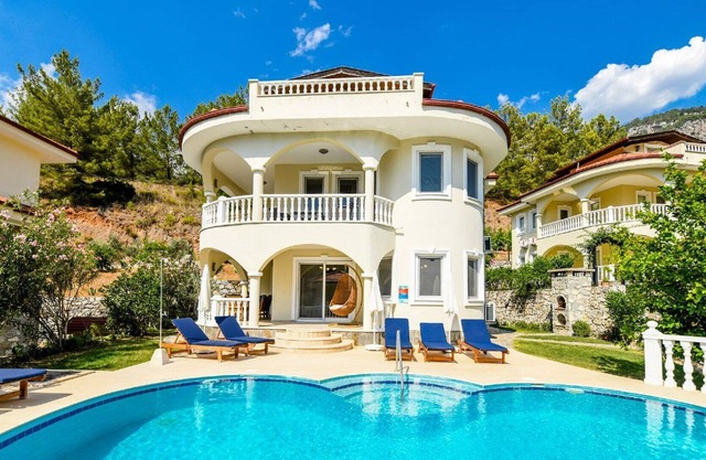 Rent Your Own Luxury Villa with 4 Bedrooms, Dalaman Villa 1052