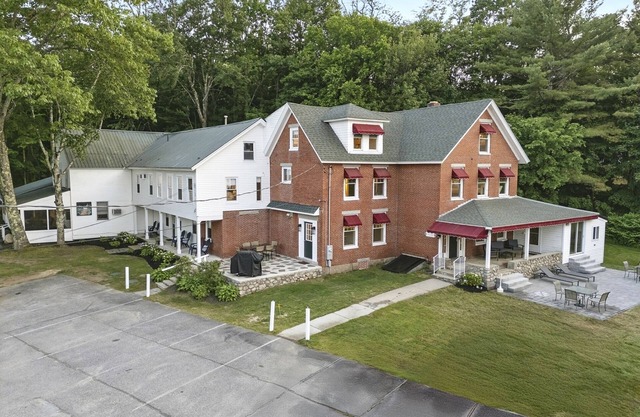 Rent your own Victorian Inn on the Causeway in Naples, Maine