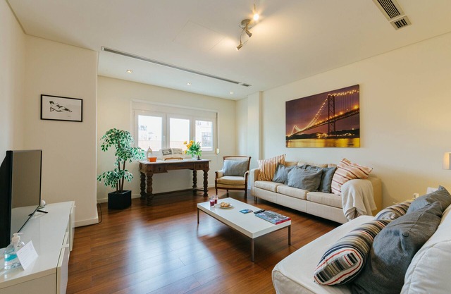 RENT4REST LISBON FAMILY & FRIENDS APARTMENT IN ROMA AVENUE