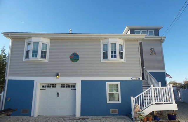 Rental available for your vacation pleasure. All the comforts you could imagine. Great location!