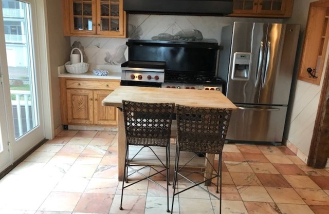 Rental in Misquamicut across the street from your beach access!