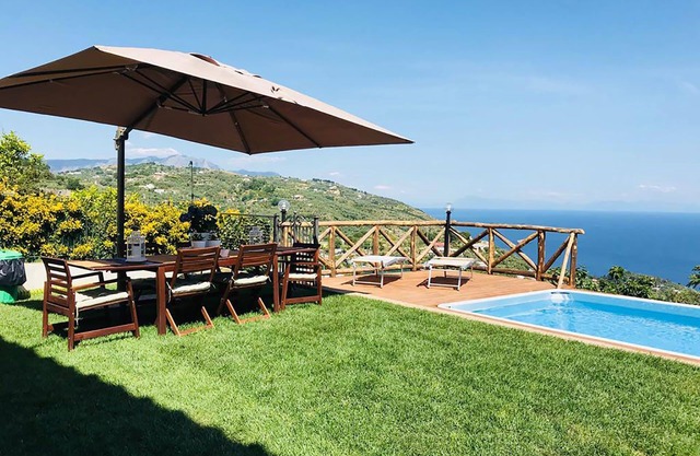Rentals in Italy - Villa del Saraceno with sea view and salt water swimming pool