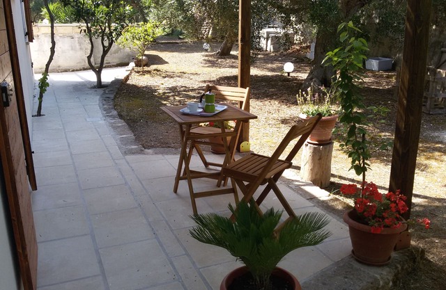RESIDENCE ULIVETO IN SALENTO, STUDIO IN EINER LANDSCHAFT, EINFACH KM VOM MEER