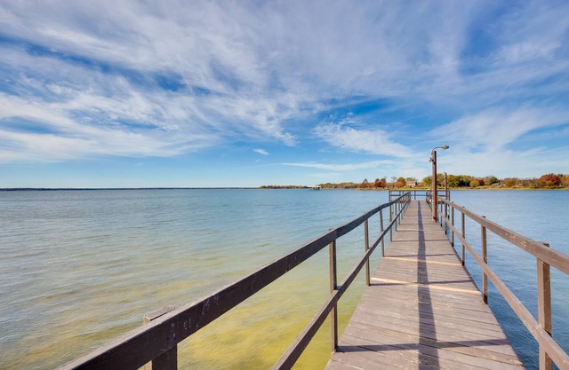 Reservoir Access: Pet-Friendly Kerens Cabin!