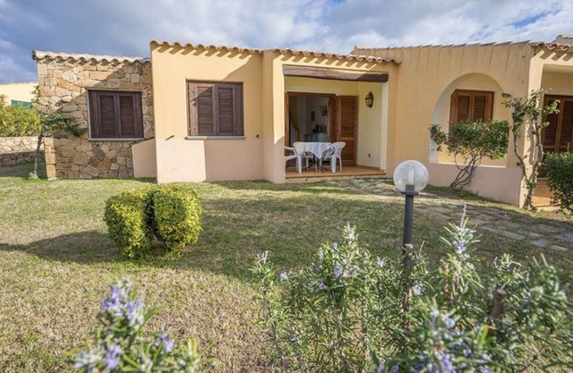 Residence Baia Sant'Anna with swimming pool and two bathrooms BudoniRentals