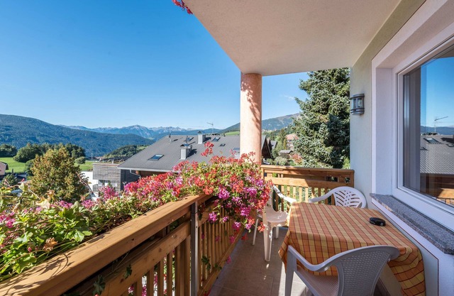 'Residenz Diana Ferienwohnung 203' mit Bergblick, Balkon und WLAN