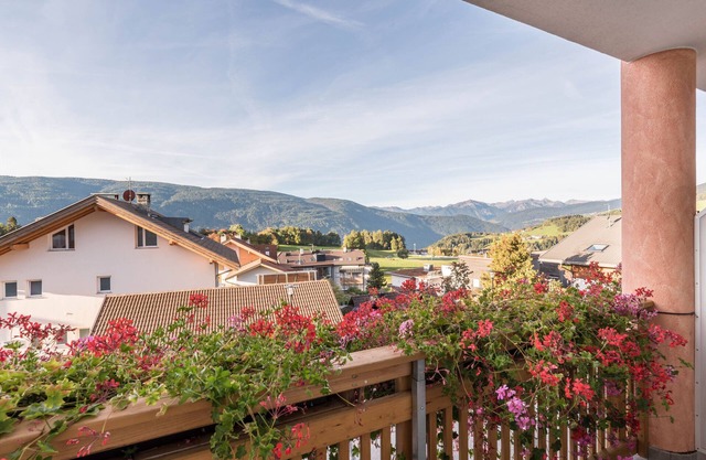 'Residenz Diana Ferienwohnung 201' mit Bergblick, Balkon und WLAN