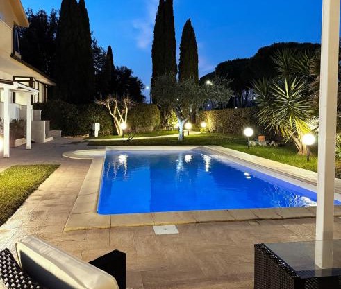 Residence Il Boschetto - Villa Con Piscina