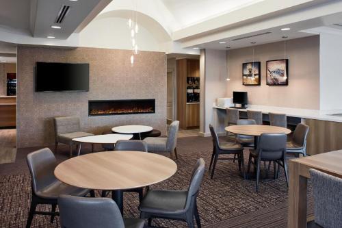 Residence Inn by Marriott Mississauga-Airport Corporate Centre West