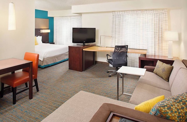 Residence Inn Detroit Livonia, 2 Studio Queen Rooms, Complimentary Breakfast