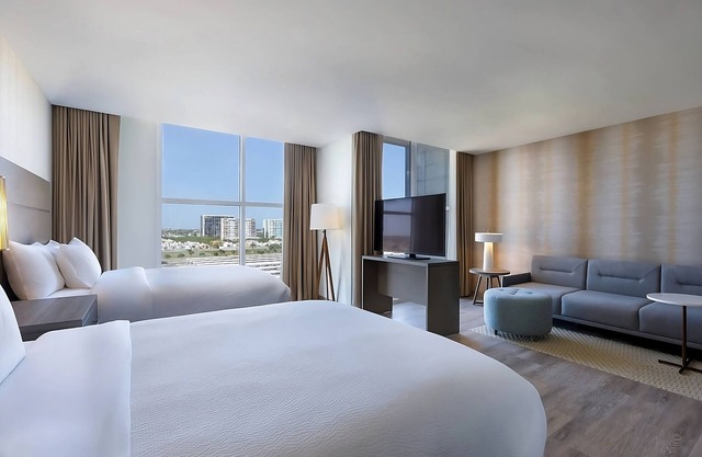 Residence Inn l Studio Suite 2 Queens l Full Kitchen + Workspace