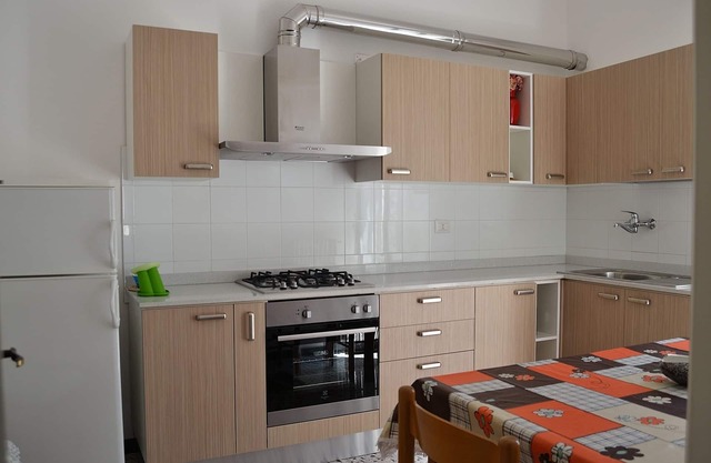 Residenz Zoe, eine Wohnung, 150 Meter vom Meer entfernt, Stadtzentrum, 60 km vom Berg