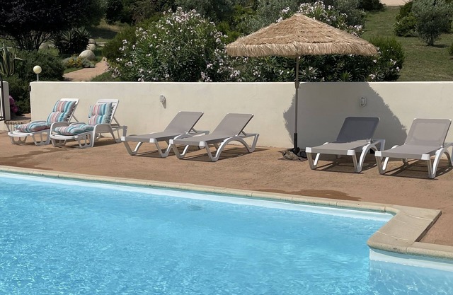 Residenz von 3 Villen mit Pool