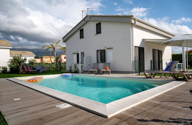 Residenz Salinelle Beach VILLA VULCANO 4 MIT GEMEINSAMEM POOL