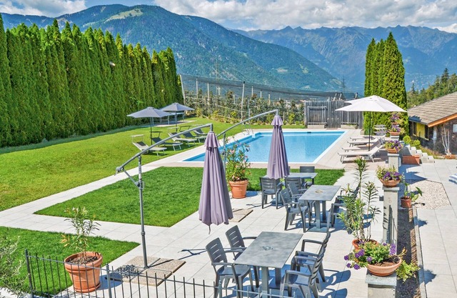 Residence Sonnegg mit Panoramablick ins Etschtal in Völlan bei Lana