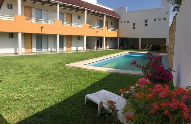 Wohnheim mit Garten und Alberca, Capacidad 41 huéspedes / 10 habitaciones con baño