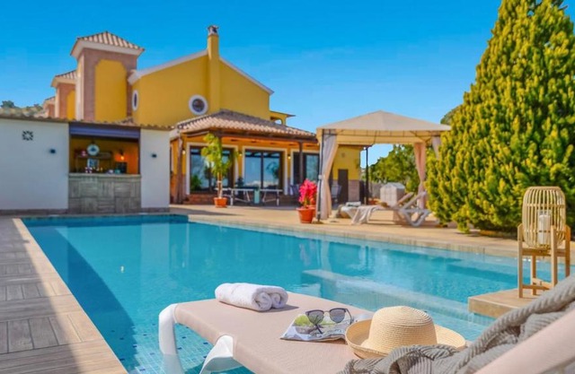 Residencial Las Torrecillas Casa 15 Puente Genil by Ruralidays