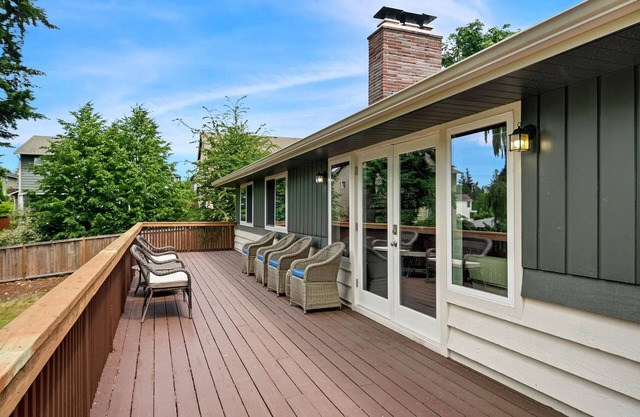 Residential Home in Kent East Hill - Entire Main Floor w/ AC - Sleeps 6
