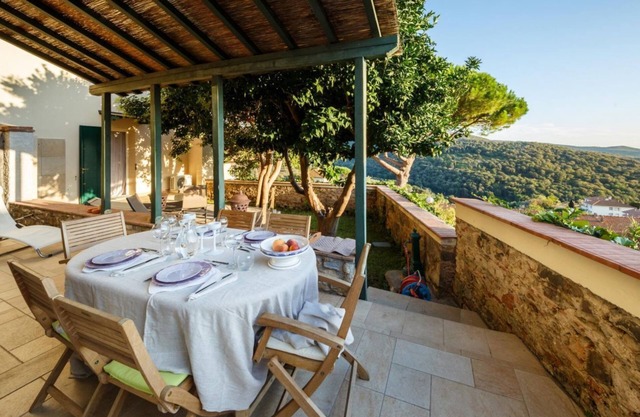 Elegante Wohnung mit Panoramaterrasse und Garten nur wenige Minuten vom Meer entfernt